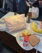 [ Pre-order ] Threetimes🤍Bebe pouch🎀