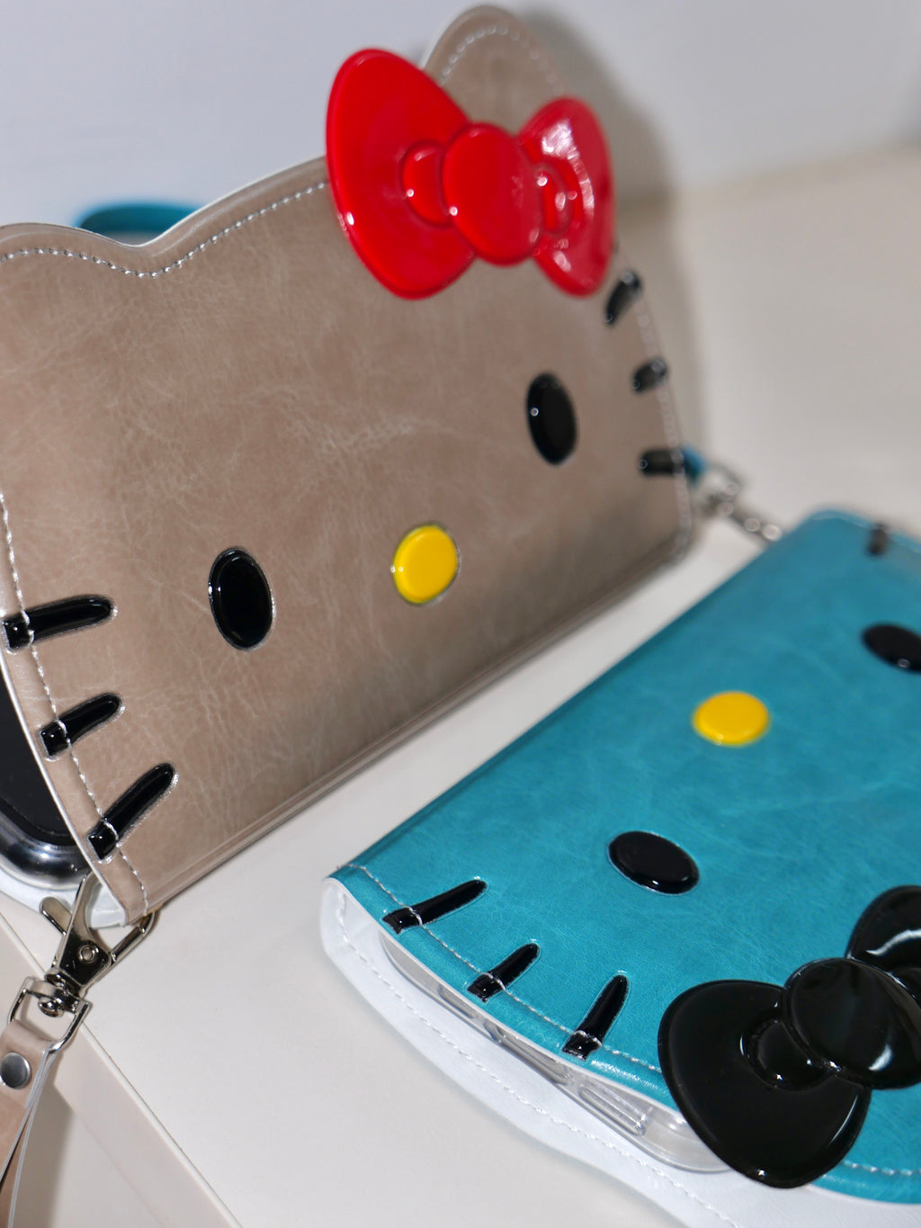 [ Pre-order ] 🇰🇷韓國限定 Sanrio Hello Kitty 翻蓋復古舊式手機殼