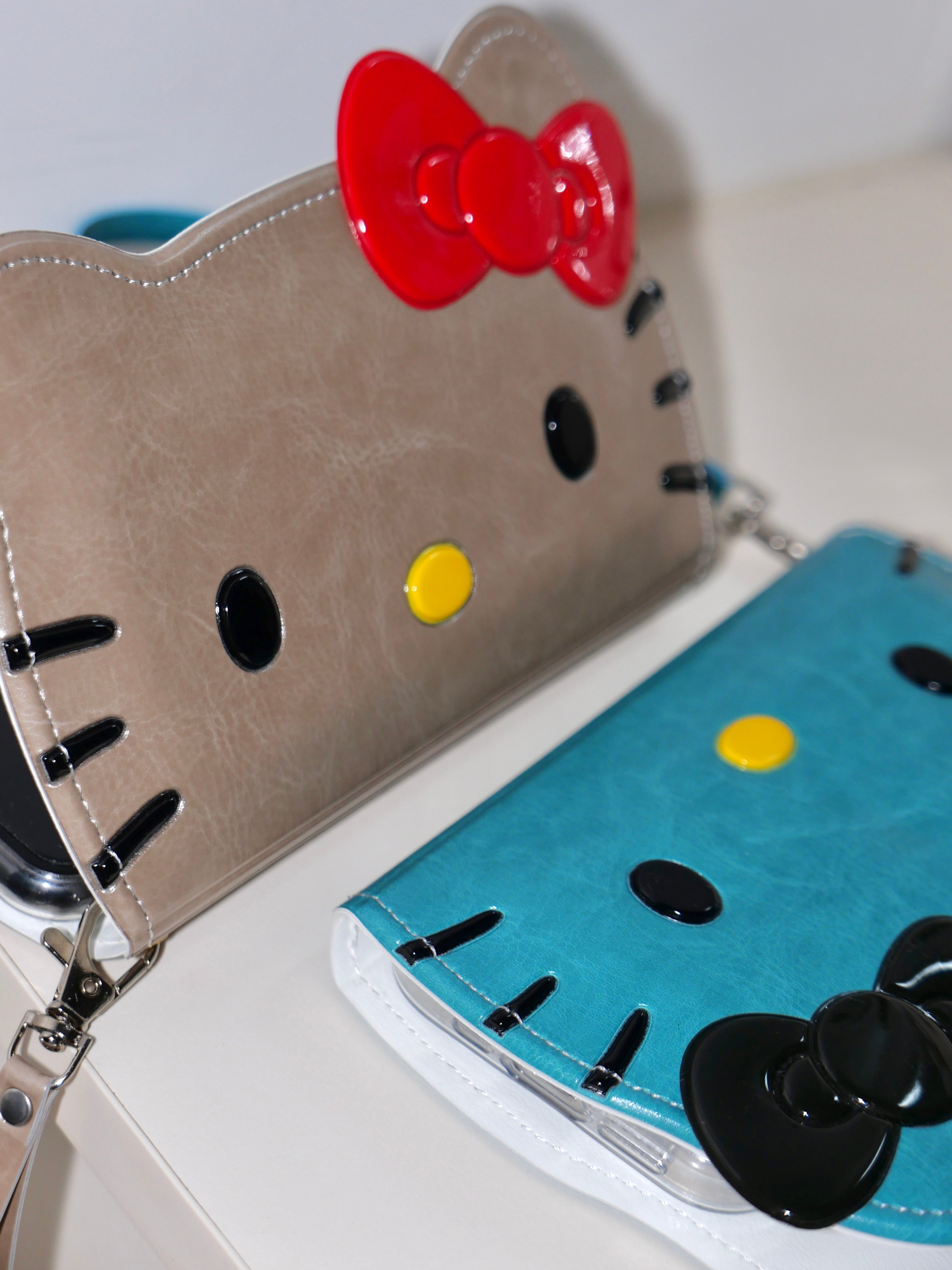 [ Pre-order ] 🇰🇷韓國限定 Sanrio Hello Kitty 翻蓋復古舊式手機殼