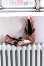 [ Pre-order ] Khiho Satin Shirring Ballerina Flats