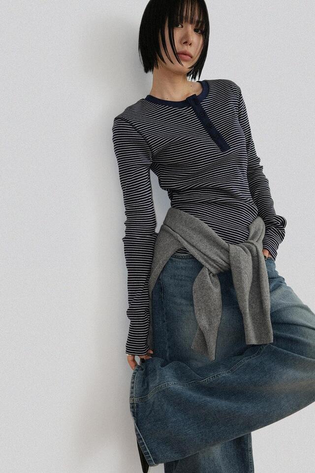 [ Pre-order ] Button ST T-shirt