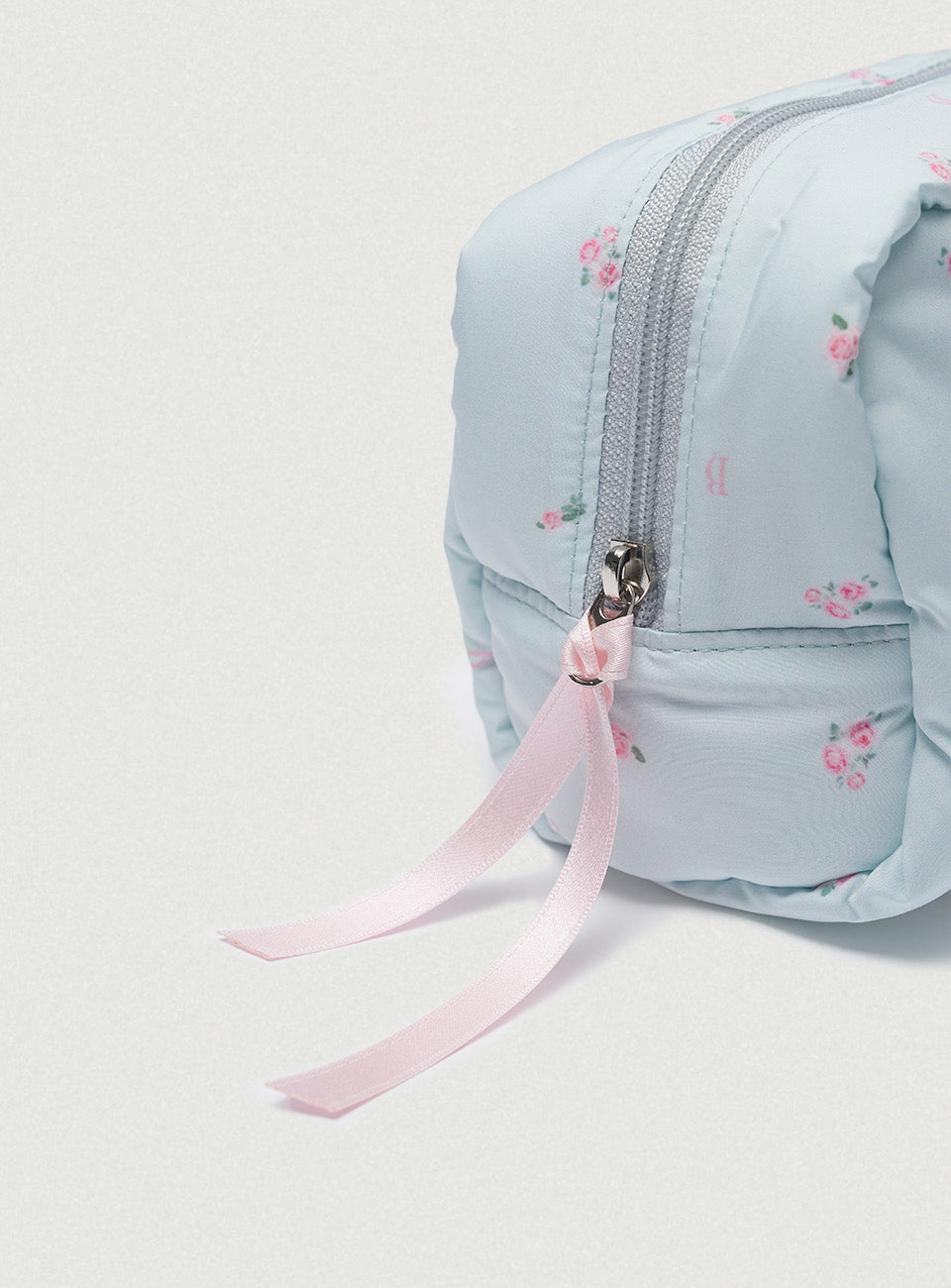 [ Pre-order ] Rose Flower Pom Pom Pouch