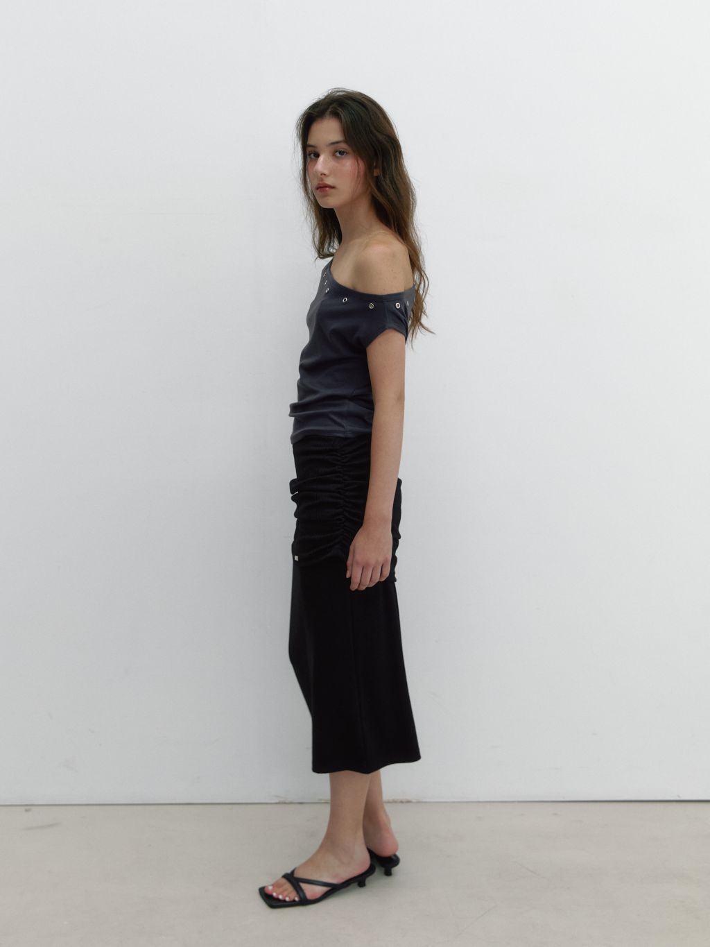 [ Pre-order ] Eyelet One Shoulder T
