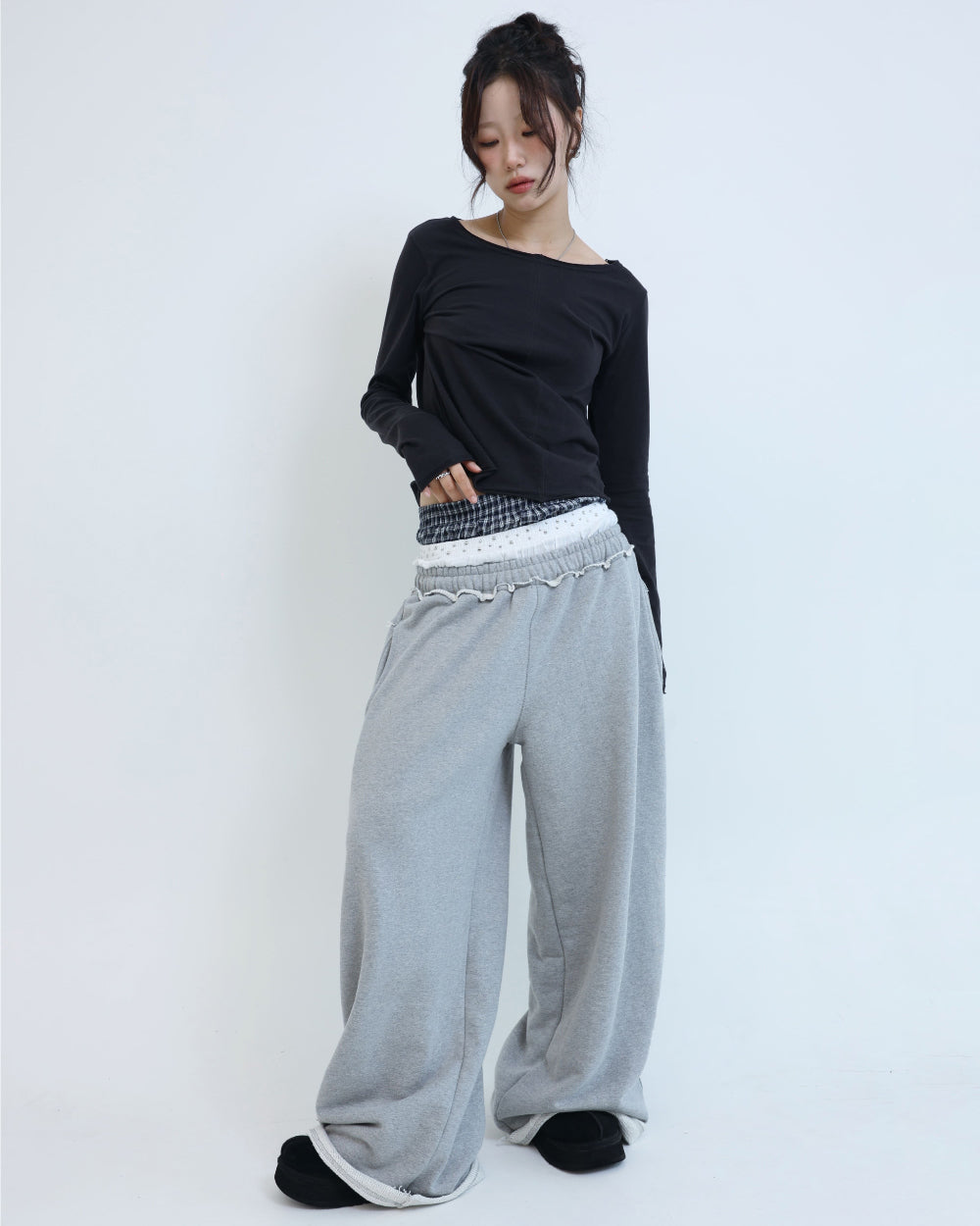 [ Pre-order ] Stud Underwear Sweatpants