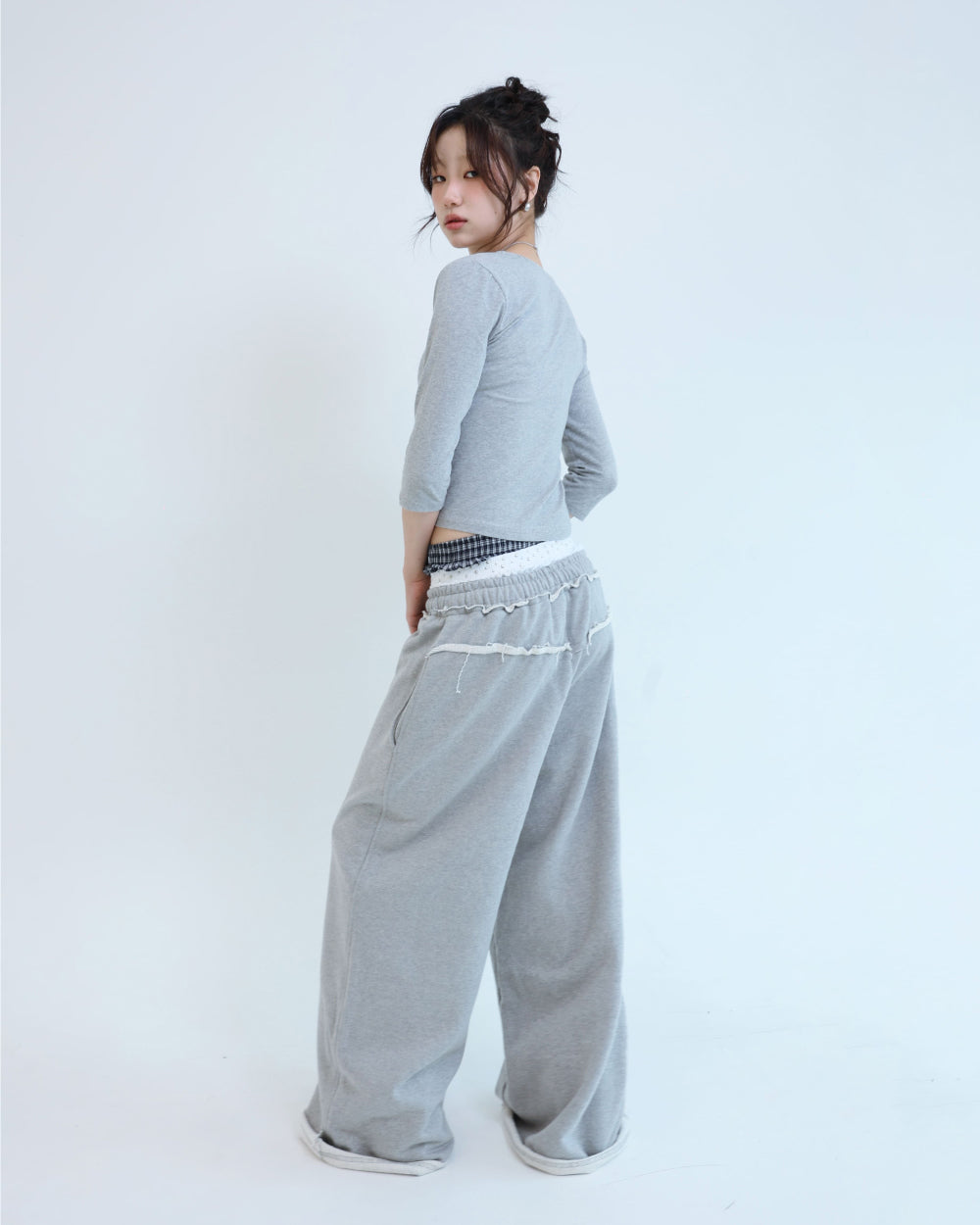 [ Pre-order ] Stud Underwear Sweatpants