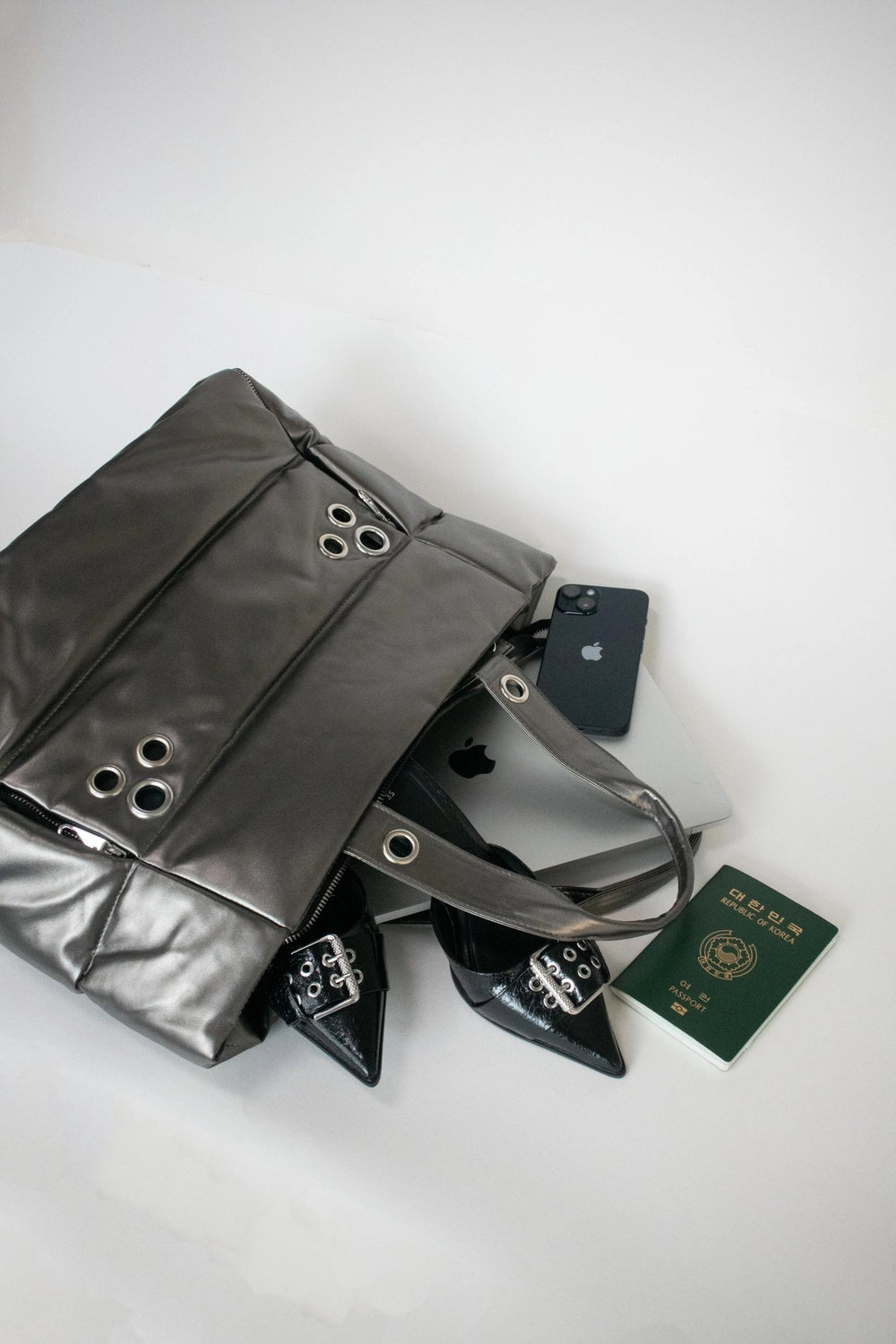 [ Pre-order ] My Eyelet Travel Bag