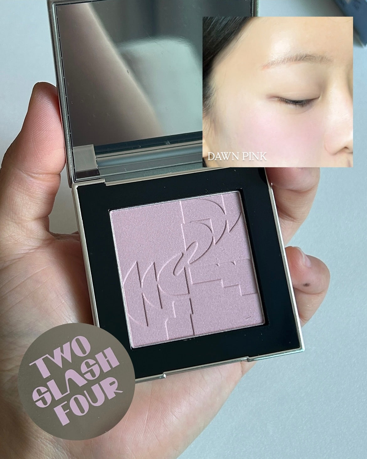 [ Mindy大推 - 現貨 ] Two Slash Four 微光澤胭脂 All Over Face Blush ( 附送胭脂掃 )
