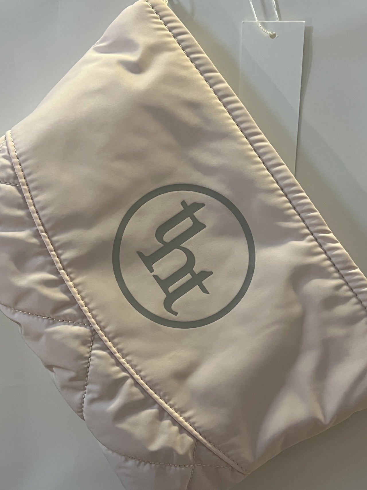 [ Pre-order ] Threetimes🤍Bebe pouch🎀