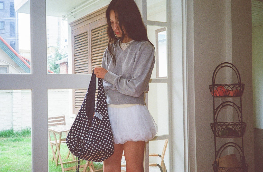 [ Pre-order ] 리버시블 보우 캔버스백 - 도트 네이비