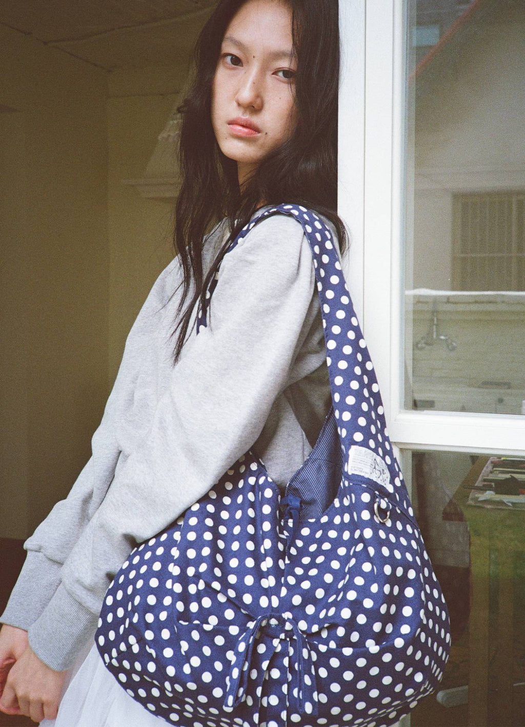 [ Pre-order ] 리버시블 보우 캔버스백 - 도트 네이비