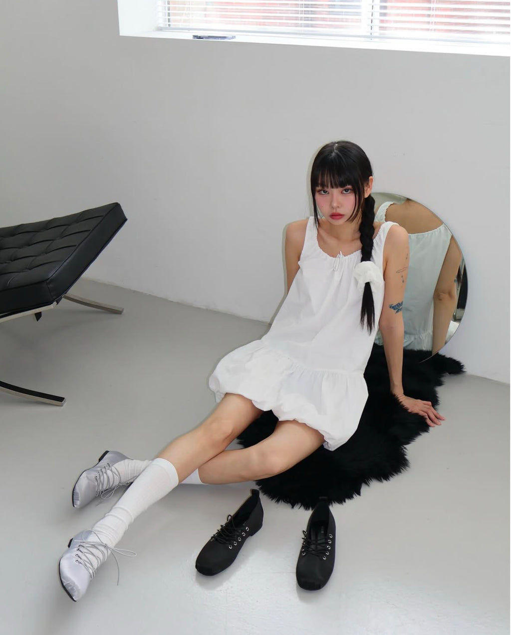 [ Pre-order ] Khiho Dolphin Lace Up Flats