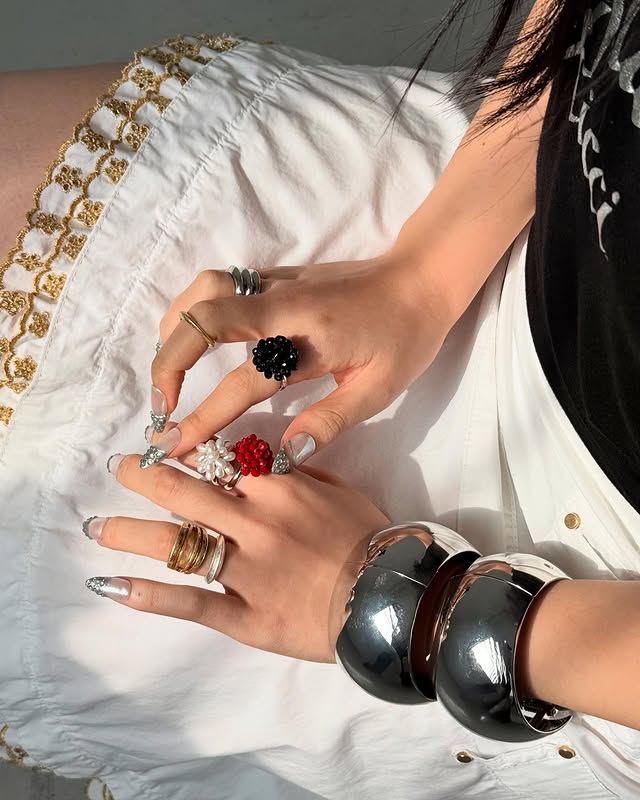 [ Pre-order ] Metal Orb Bangle