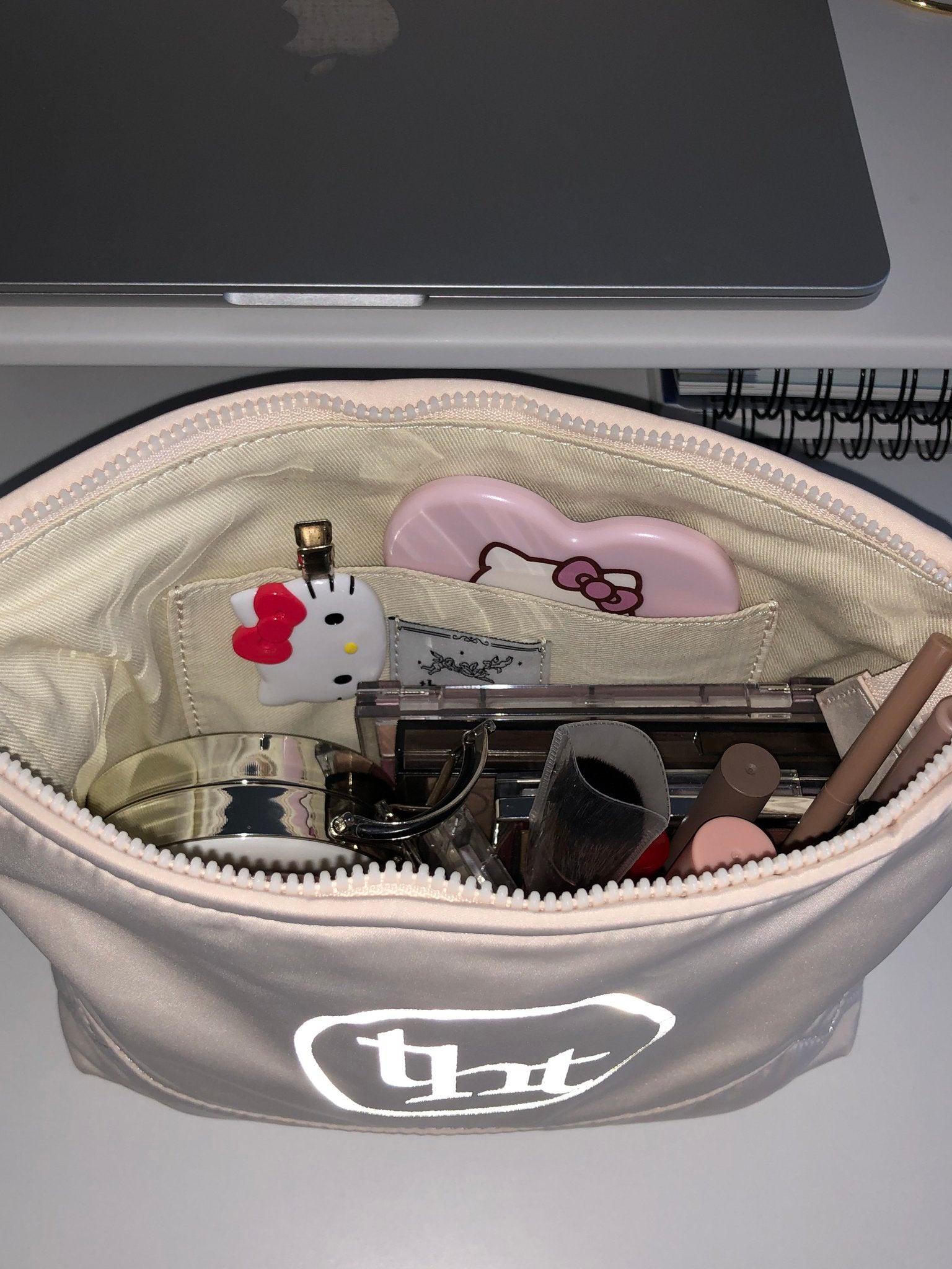 [ Pre-order ] Threetimes🤍Bebe pouch🎀