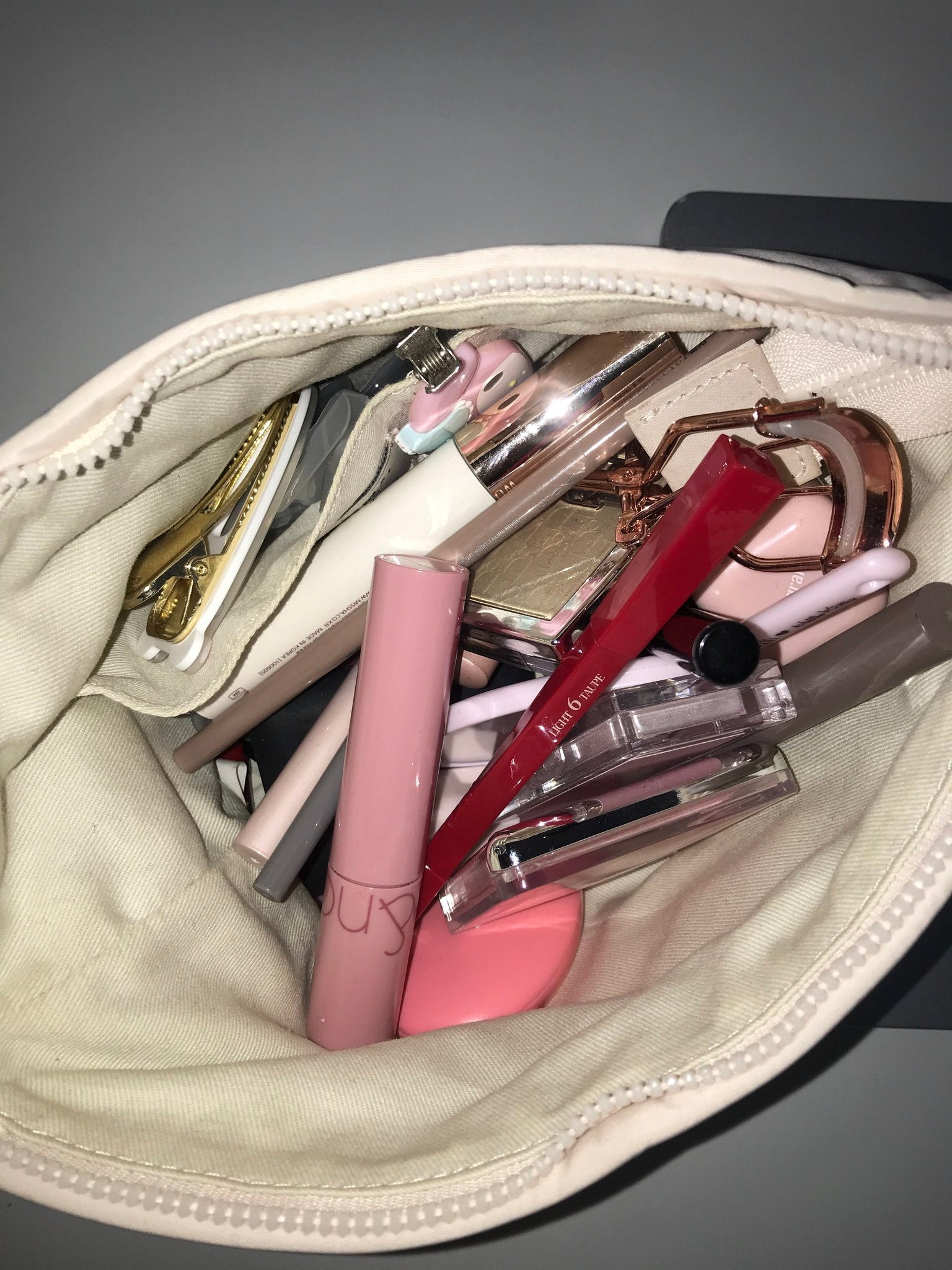 [ Pre-order ] Threetimes🤍Bebe pouch🎀