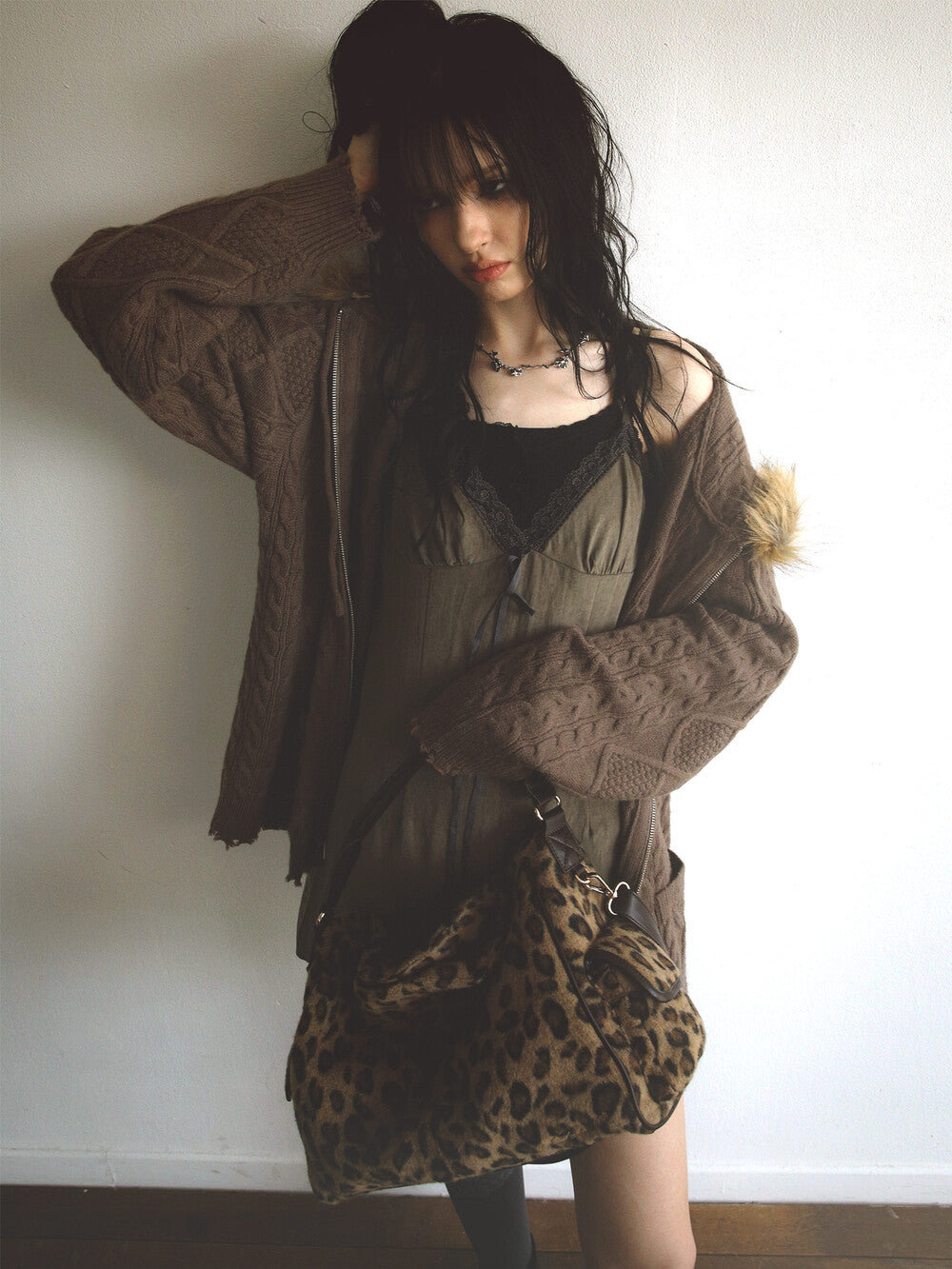 [ Pre-order ] Wool Leopard Pillow Bag Beige