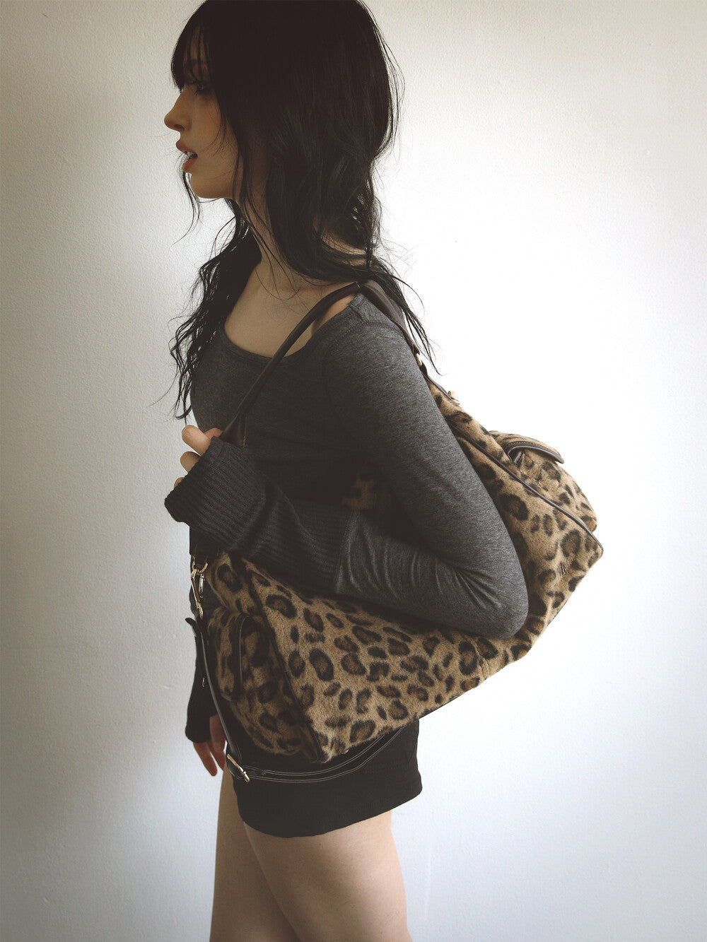 [ Pre-order ] Wool Leopard Pillow Bag Beige