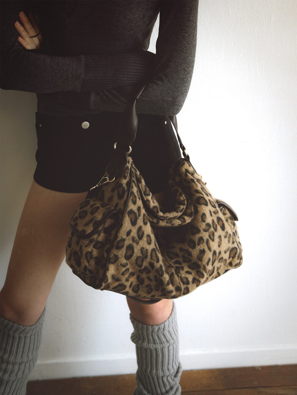 [ Pre-order ] Wool Leopard Pillow Bag Beige