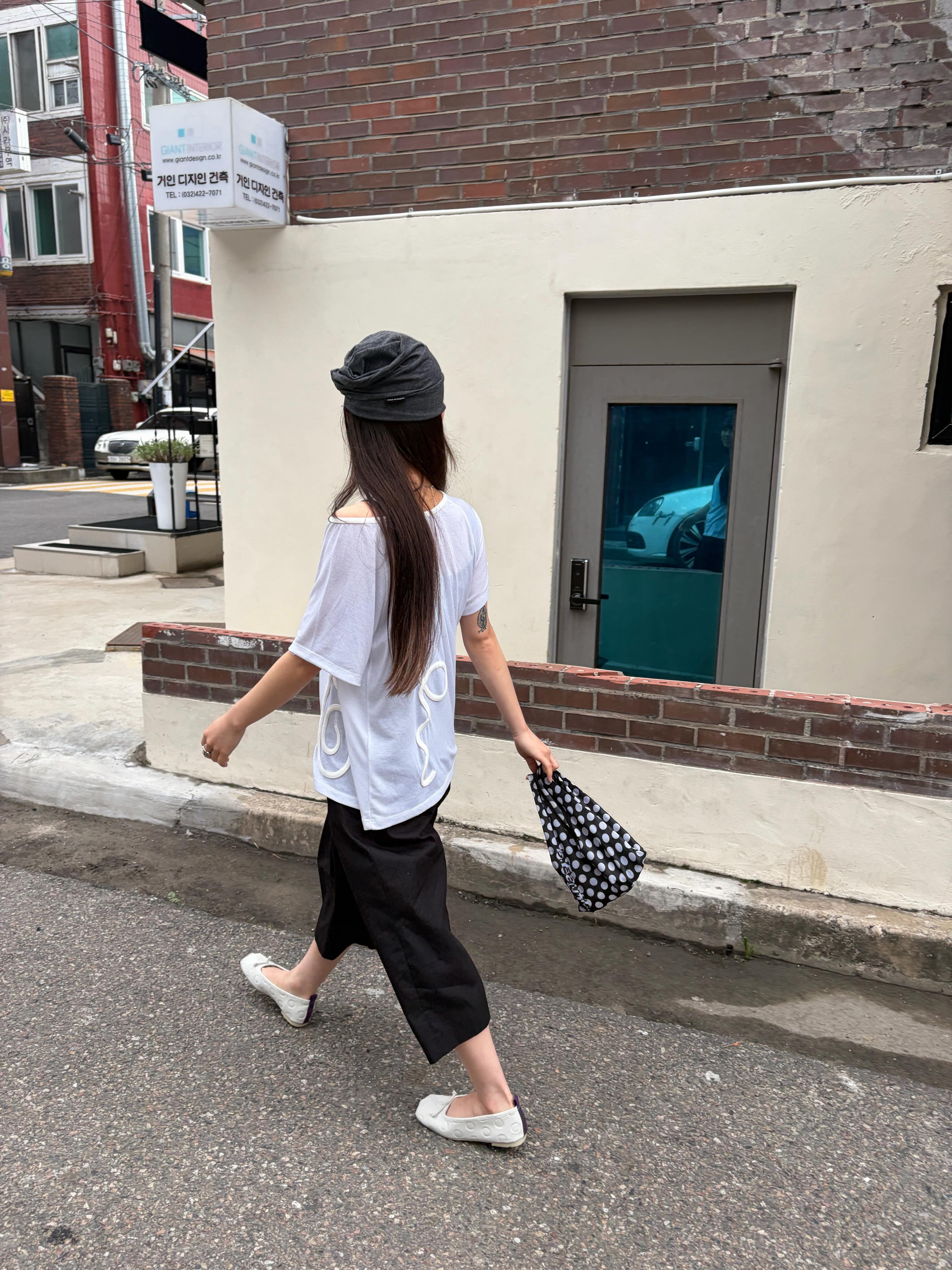 [ Pre-order ] Dot Square Flats