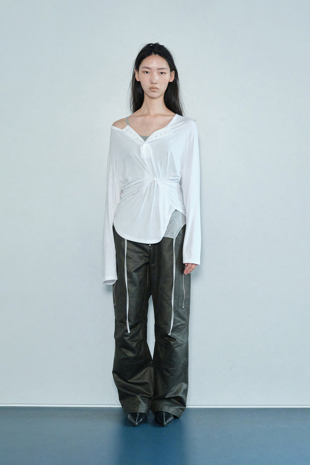 [ Pre-order ] Button Henley Neck Top