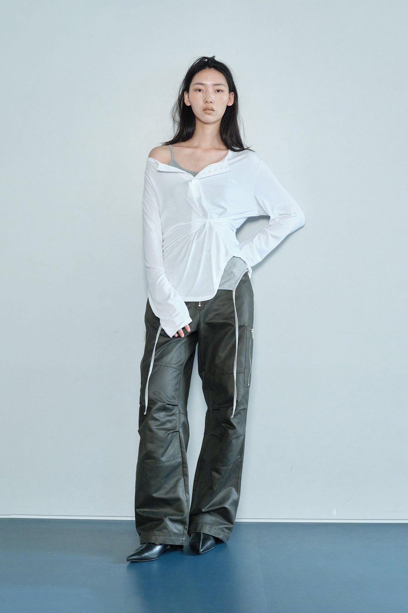 [ Pre-order ] Button Henley Neck Top