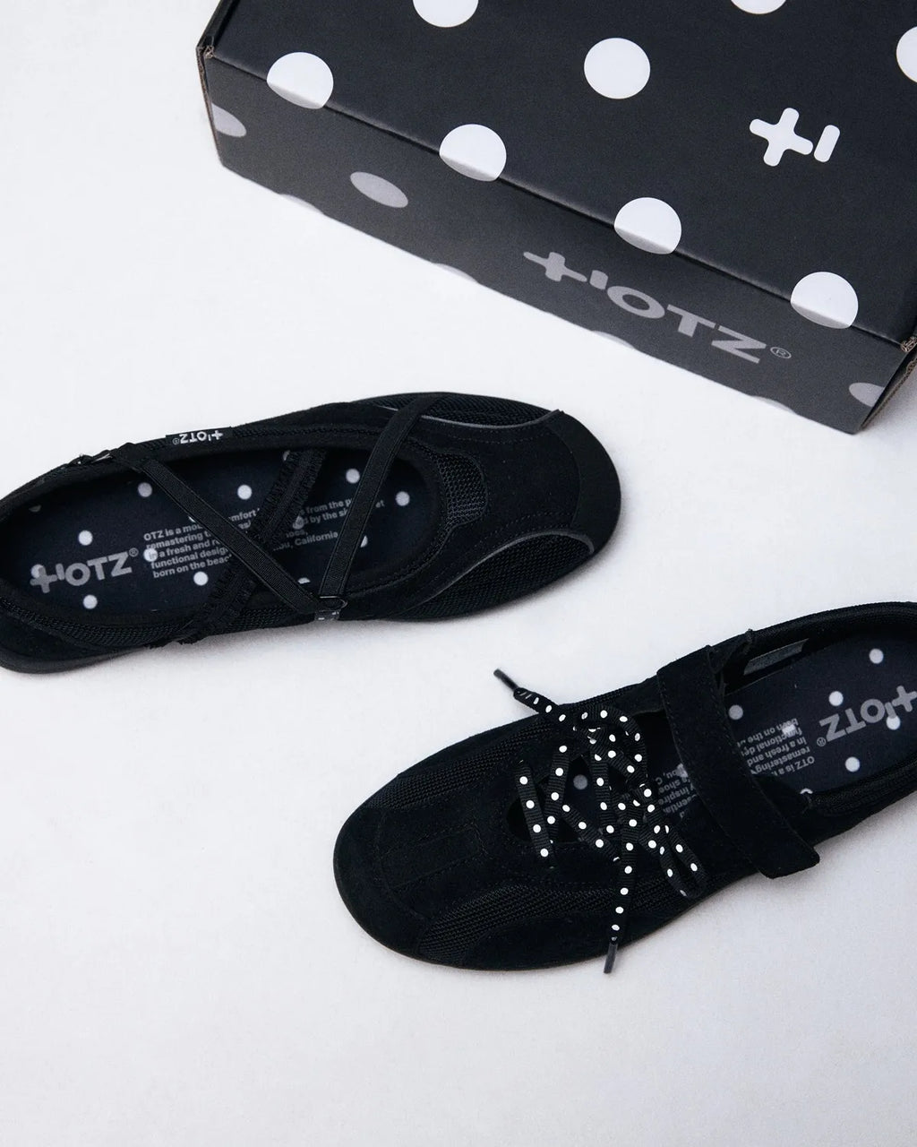 [ Pre-order ] Romary Suede Banding Sneakers