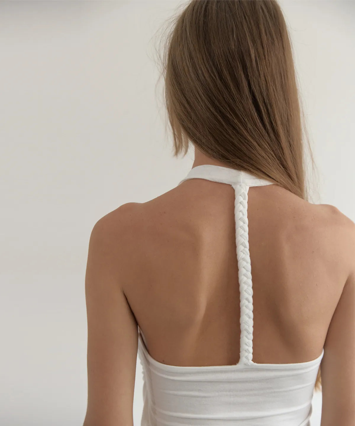 [ Pre-order ] Twist Halter Top