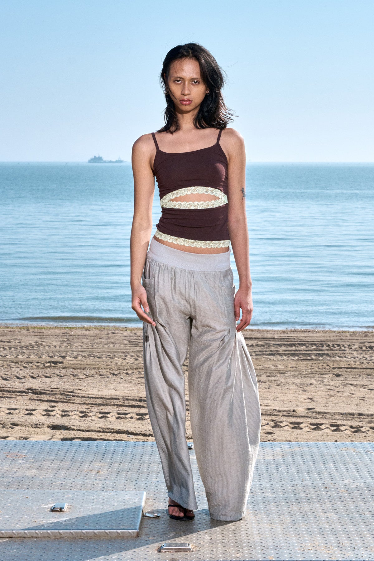 [ 29/6 完結優惠 Pre-order ] Lace Cutout Tank