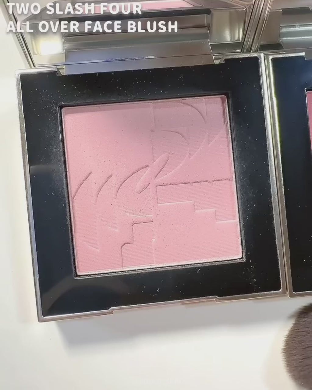[ Mindy大推 - 現貨 ] Two Slash Four 微光澤胭脂 All Over Face Blush ( 附送胭脂掃 )