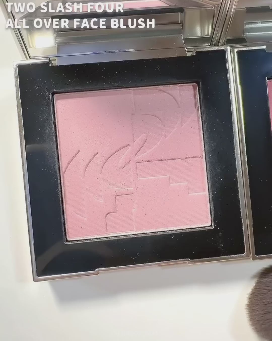 [ Mindy大推 - 現貨 ] Two Slash Four 微光澤胭脂 All Over Face Blush ( 附送胭脂掃 )